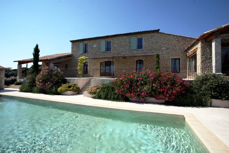 Gordes, maison en pierre en vente avec vue sur le Luberon